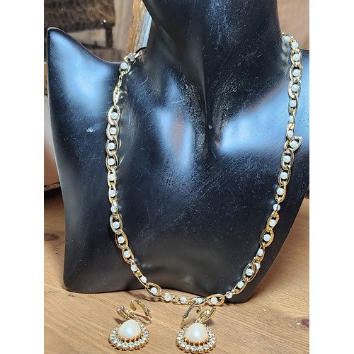 1328C - Pretty 18k yellow gold plated necklace with small pearls and clip on earrings with large pearl and c... 