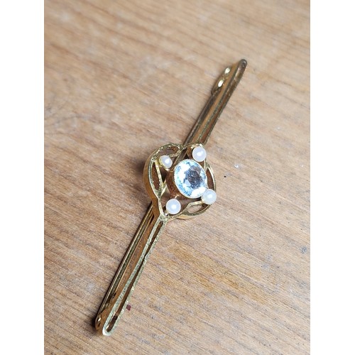 1328X - Antique 15ct gold stamped bar brooch with central aquamarine and surrounding seed pearls