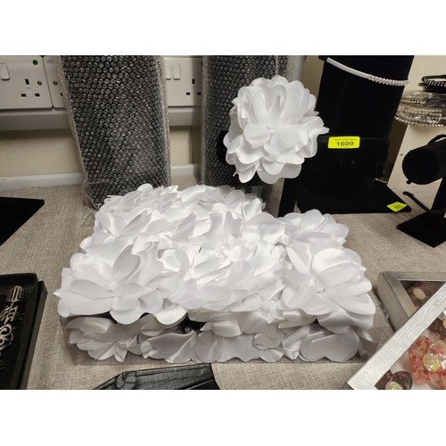 1609 - Large collection of white flower hairclips/fascinator‘s and a Jewellery display stand