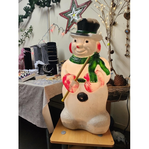 1620 - Light up Christmas snowman suitable for indoors or outdoors. Approx 75cm tall and in working order