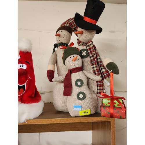 1774 - Snowman trio Christmas decorative figure