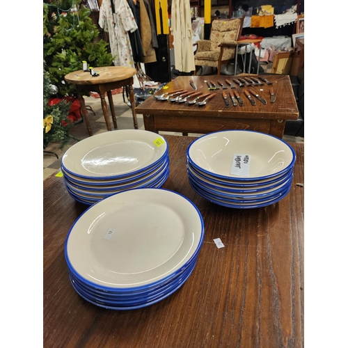 3049 - Vintage blue and white ceramic habitat 1980s habitat dinner plates, smalller plates and bowls