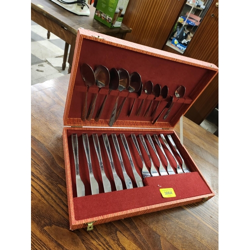 3064 - Red cased cutlery set