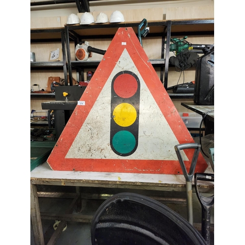 279 - LARGE METAL TRAFFIC LIGHT ROAD SIGN