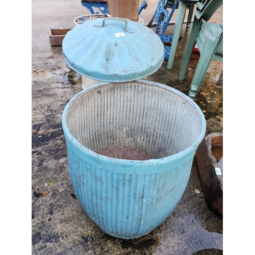 32 - Antique/vintage Galvanised  lidded dolly tub /bin includes gravel!