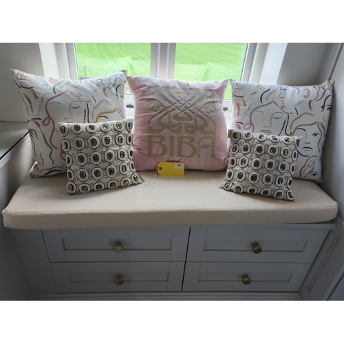 388 - Set of 5 quality designer cushions