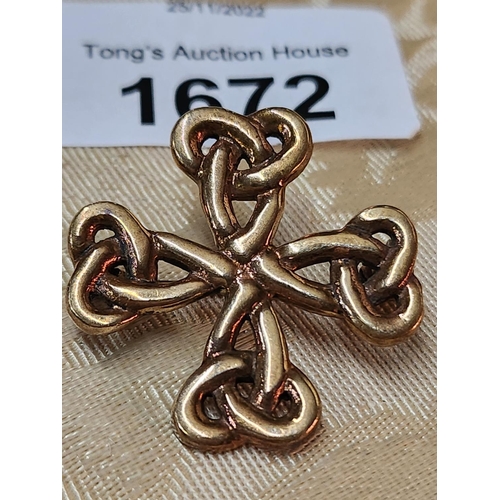 1672 - A rose gold tone copper brooch with Celtic cross design