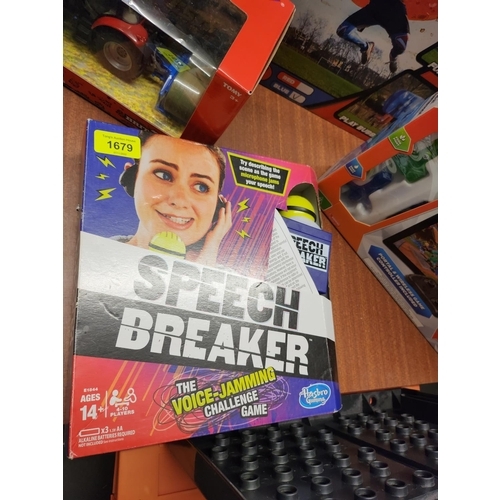 1679 - Hasbro Speech breaker voice jamming challenge game, in box