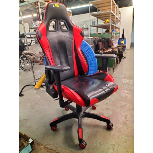 3174 - Great designer style gaming/office chair with racing car seat design. Moveable arms, height and back... 