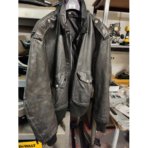 123 - Leather jacket size small