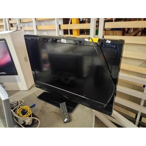 424 - Toshiba 32inch LCD TV with power cable and remote. Model no 32AV633D