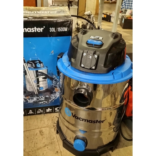 440 - Vacmaster 1500W 30L vacuum with box
