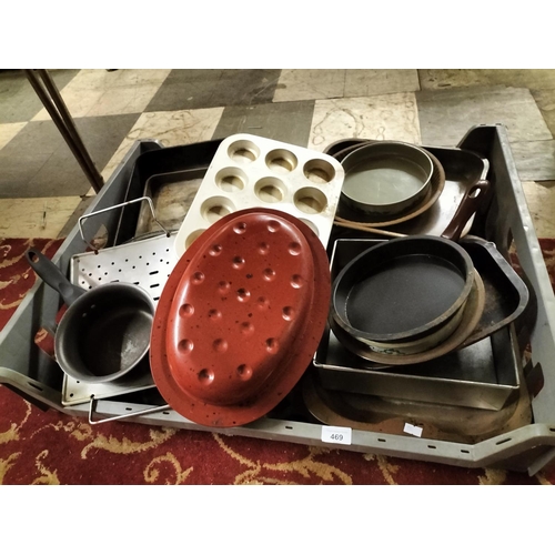 469 - Large collection of cooking equipment including baking trays and cake tins