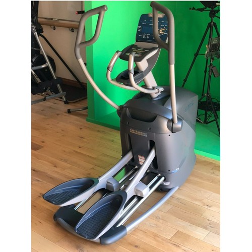 215 - Octane Fitness Q37xi elliptical cross trainer. Perfect working order. Cost £3000