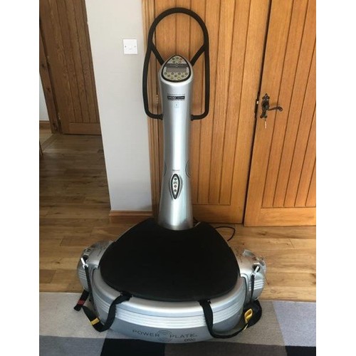 431 - Power Plate pro5 Vibration Plate. In good working order cost  £7500 fitness plate with power lead an... 