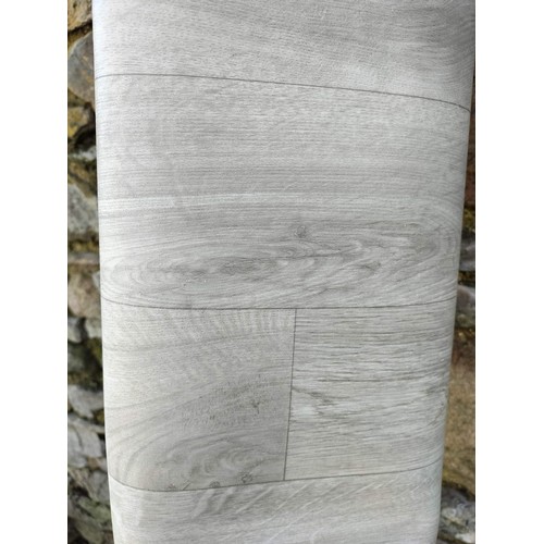 371 - large roll of quality wood effect flooring 2m x 1meter