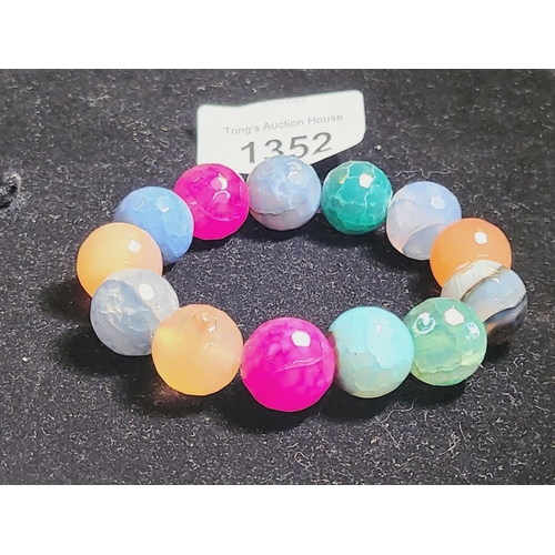 1352 - Fabulous large round faceted mix bead of Agate gemstone on elastic braclet