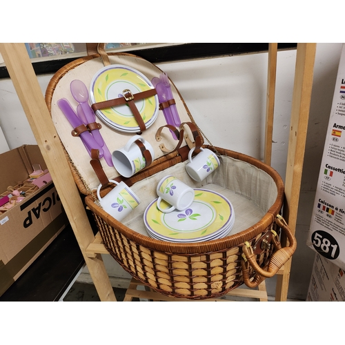 2080A - Picnic basket hamper