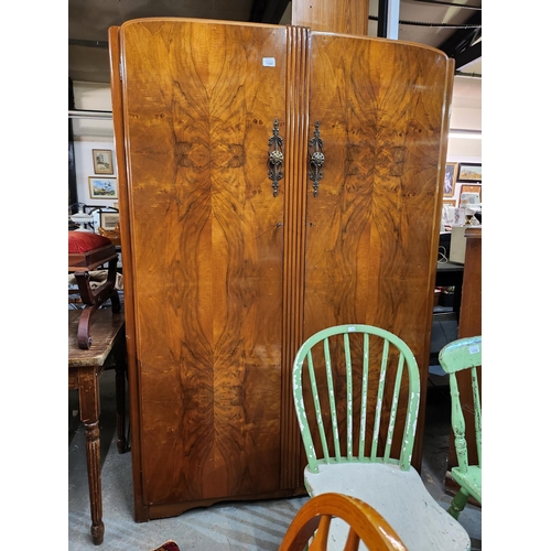 1257 - Beautiful vintage veneered double wardrobe with stunning door handles and original key.
Approx 125 c... 