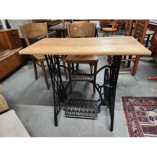 1281 - Another favourite, cast iron Singer base with solid wooden top