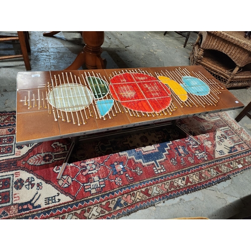 1282 - Amazing retro glazed tile unique coffee table with crome base.
123 x 47 cm