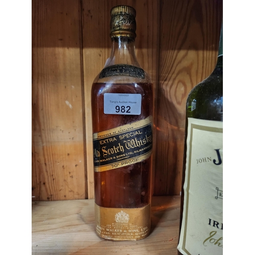 982 - Vintage bottle with contents unopened  Extra Special Old Scotch Whiskey Jonnie walker Black Label