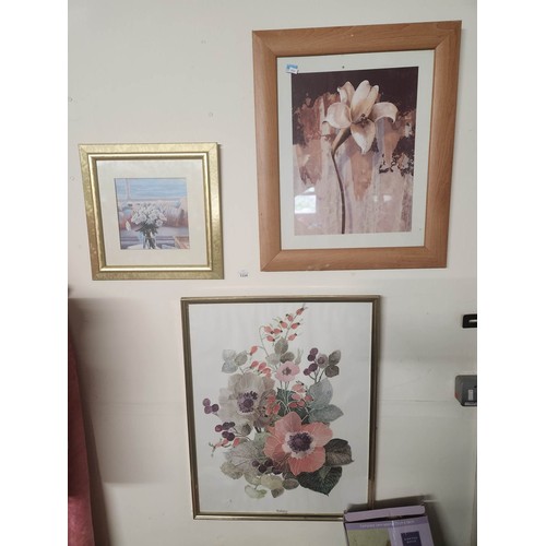 1334 - For those fans of floral ; 3 pretty framed pictures depicting flowers