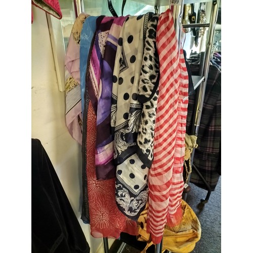 1499 - Beautiful selection of vintage scarfs