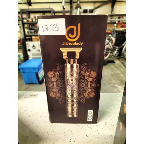 1723 - BRAND NEW IN BOX.
JIUtoplady DC & Rechargeable hair clippers.