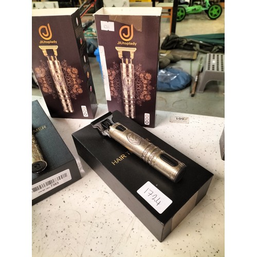 1724 - BRAND NEW IN BOX.
JIUtoplady  DC & Rechargeable hair clippers.