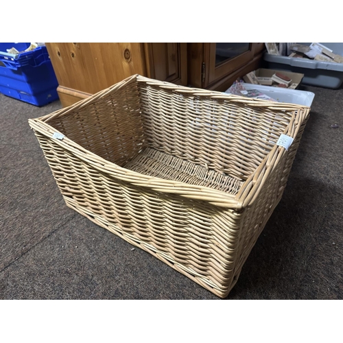 1701 - Quality wicker basket