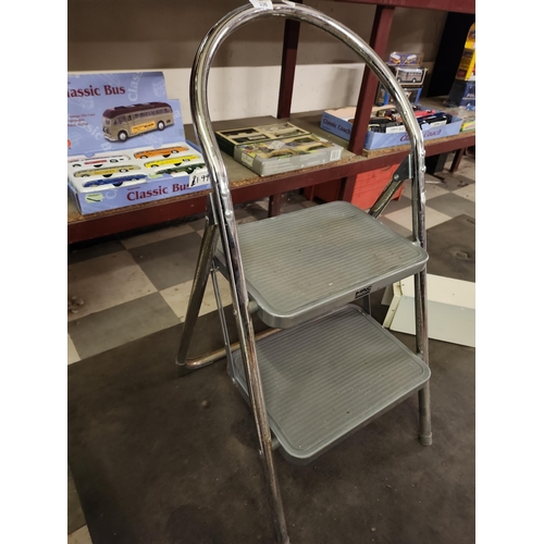 336 - 2 rung step ladder