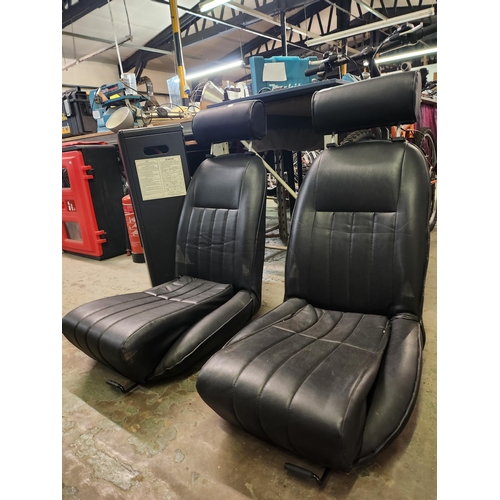 375 - Set of front car seats black good condition