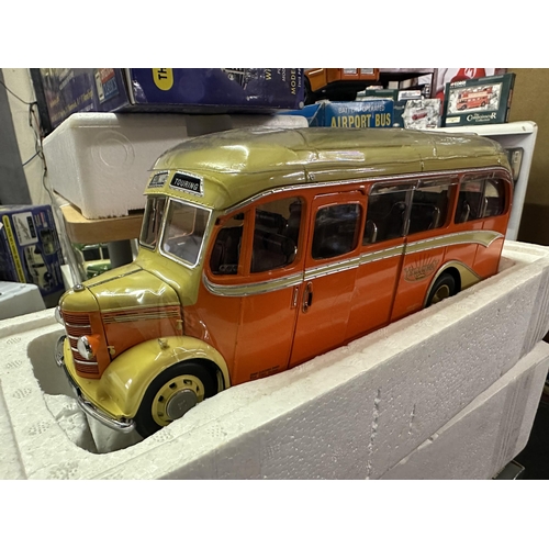 Sun Star 1:24 scale die cast 1947 Bedford OB Duple Vista Coach Yelloway  Motor Services FDK 571 model