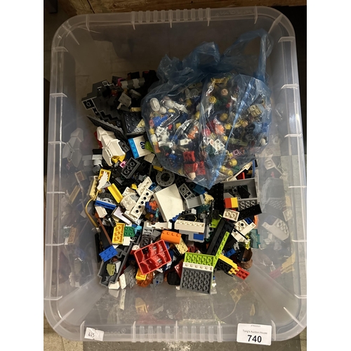 740 - Large collection of Lego