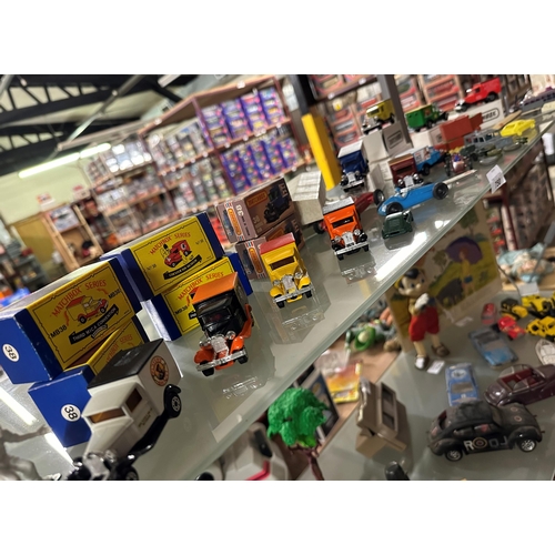 750 - Large collection of die cast model cars and vehicles including Matchbox, Players, Kellogg’s, Rice Kr... 