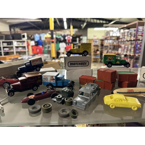 750 - Large collection of die cast model cars and vehicles including Matchbox, Players, Kellogg’s, Rice Kr... 