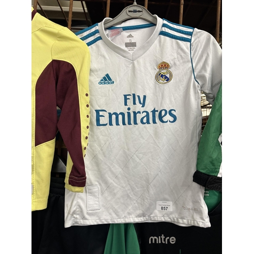 857 - Real Madrid youth/small football shirt