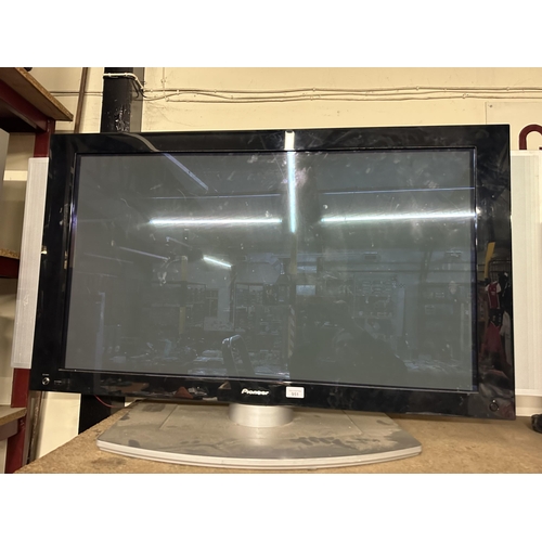 951 - Pioneer LCD TV