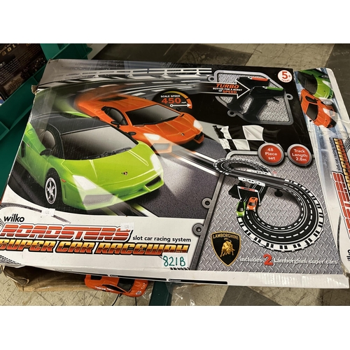 821B - Roadsters Super Car Raceway racing system with Lamborghini cars