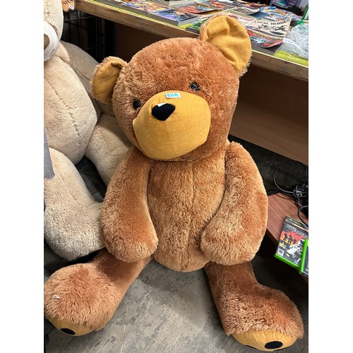 811B - Extremely large teddy bear