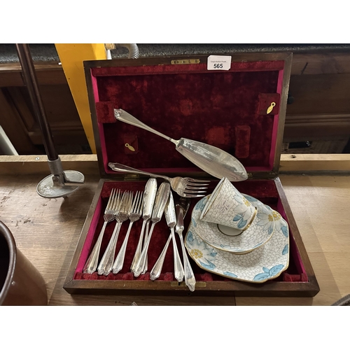565 - Cutlery box with vintage cutlery and china teacup set