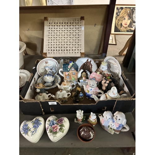 585 - Collection of ceramic items including collectable novelty teapots and plates