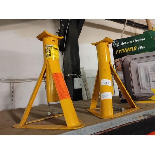 381 - TWO AXLE STANDS TWO TONNE