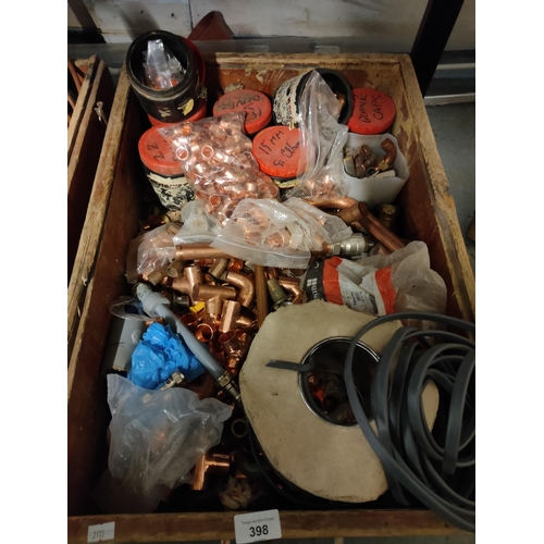 398 - LARGE JOB LOT OF ASSORTED  PLUMBING ITEMS COPPER PARTS