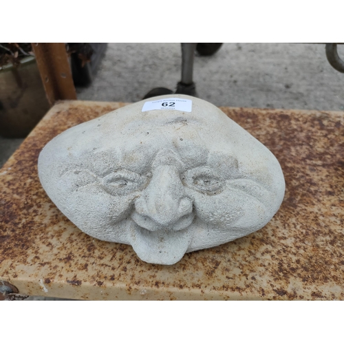 62 - Concrete face decorative stone feature