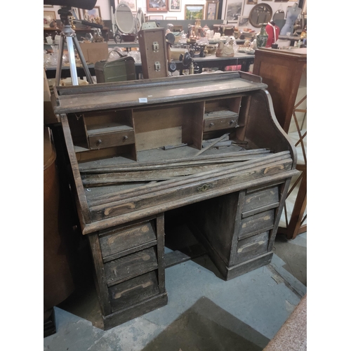 1395 - Perfect project.
This bureau would come up amazing with a quick sand and wax.
Approx 110w