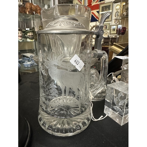 1043 - Large collection og vintage etched glass including tankards and jugs and glass ice bucket