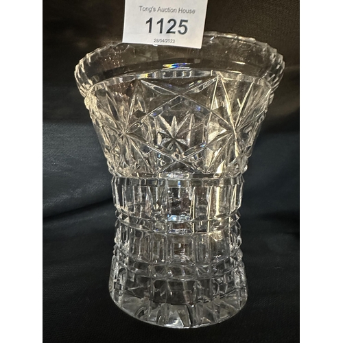 1125 - Hand cut crystal vase