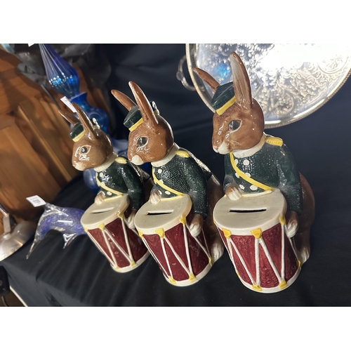 1129 - 3 x descending in size  Royal Daulton bunnykins figurines